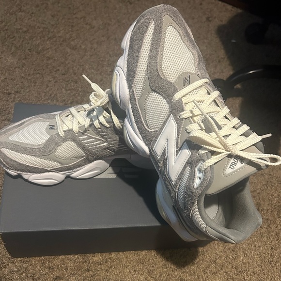 New balance 9060 it’s new and it’s size 12